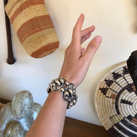 Rare and mesmerizing Sterling Silver 3D look chunky engraved gothic bracelet - Picture 6 of 9